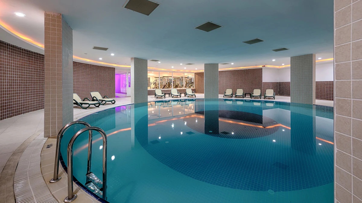 استخر سرپوشیده هتل پالمت ریزورت کریش آنتالیا